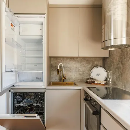 アパート New & Modern 2 With Free Parking In *