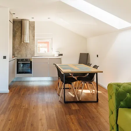 New & Modern 2 With Free Parking In