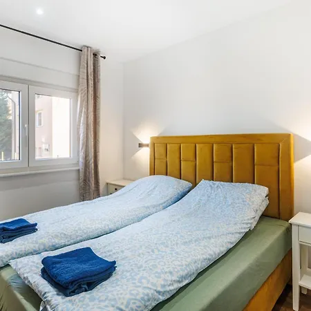 New & Modern 2 With Free Parking In