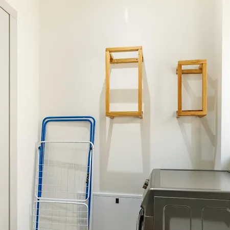 New & Modern 2 With Free Parking In アパート *