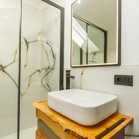 New & Modern 2 With Free Parking In アパート サラエヴォ