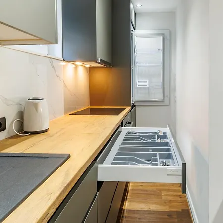 アパート New & Modern 2 With Free Parking In