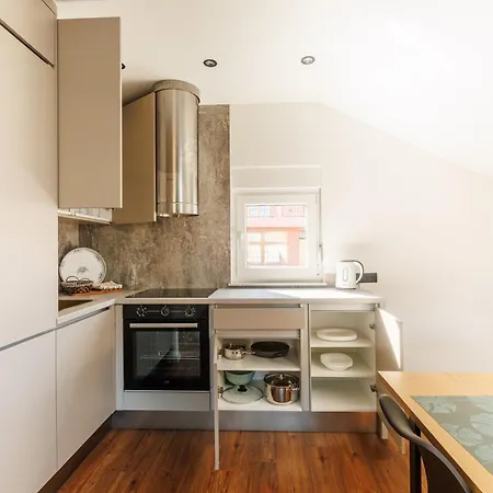 アパート New & Modern 2 With Free Parking In