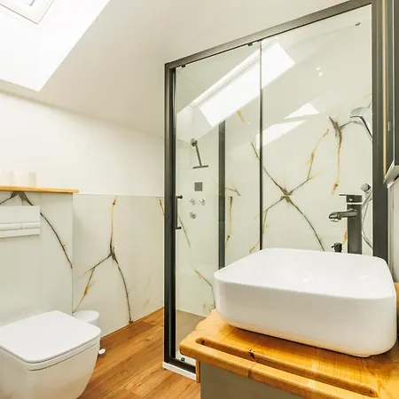 アパート New & Modern 2 With Free Parking In サラエヴォ